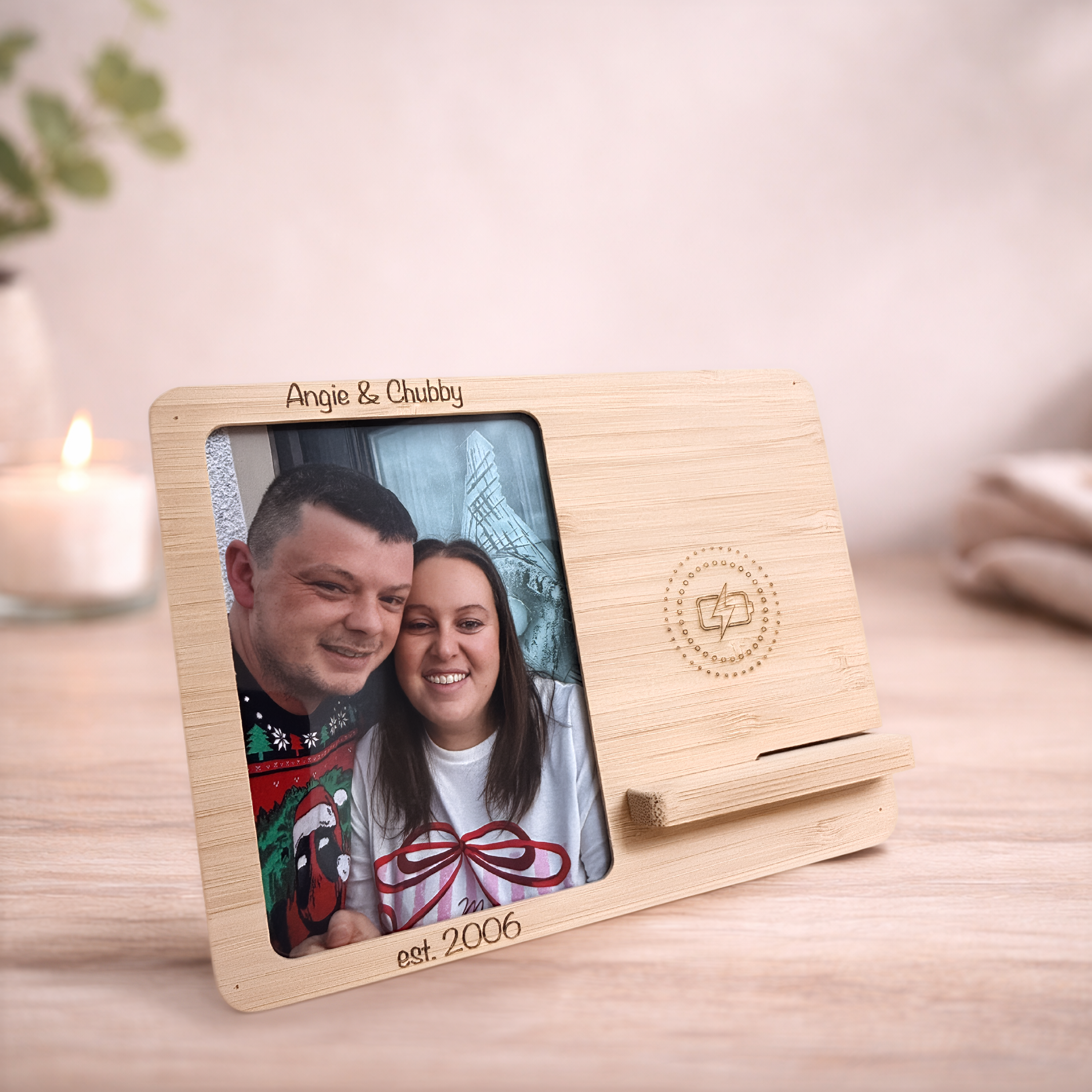 Personalised Photo Wireless Charger – Bamboo Phone Stand with Custom Aluminium Print
